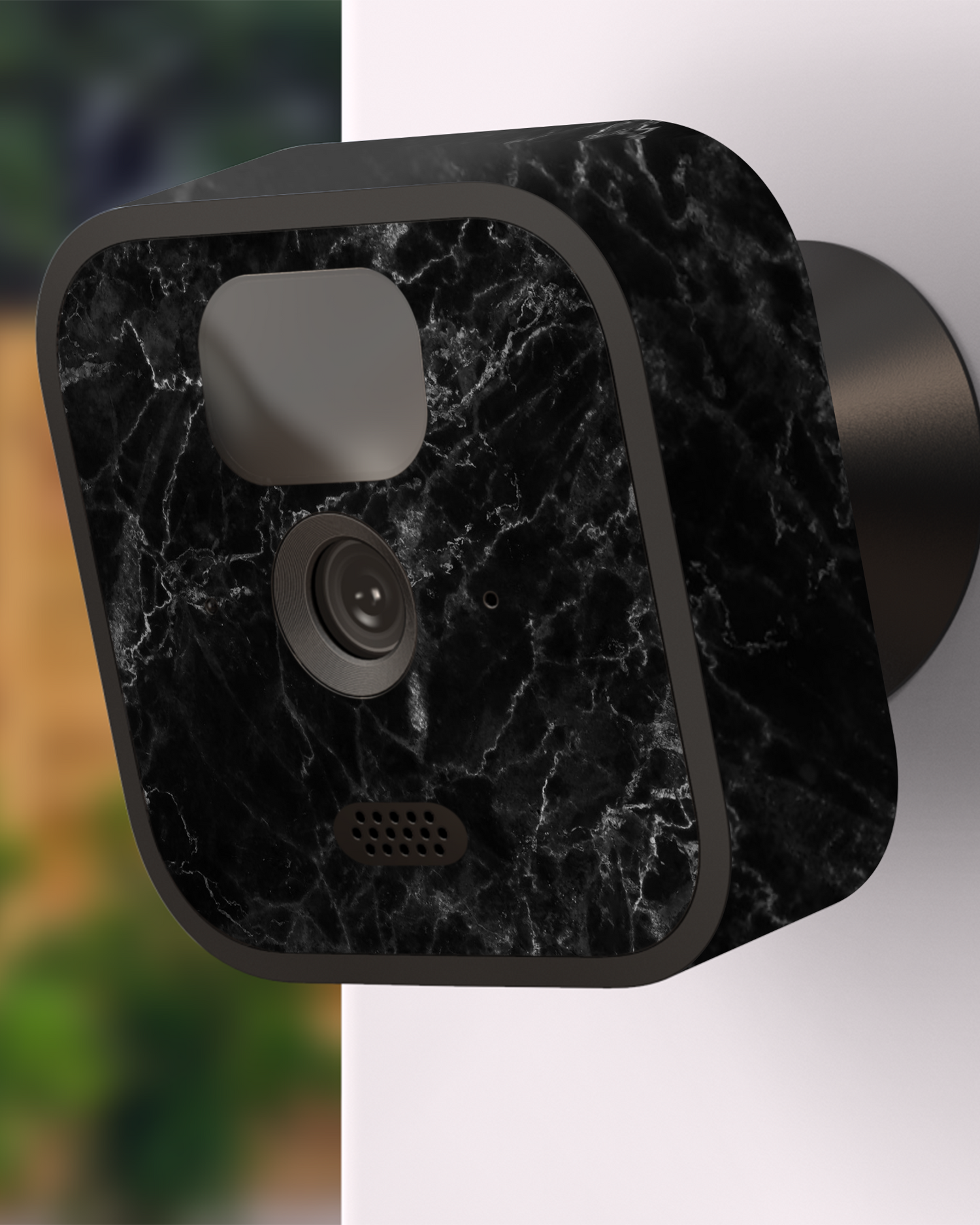 Midnight Marble Kamera Aufkleber Blink Outdoor (2020) an Außenwand angebracht