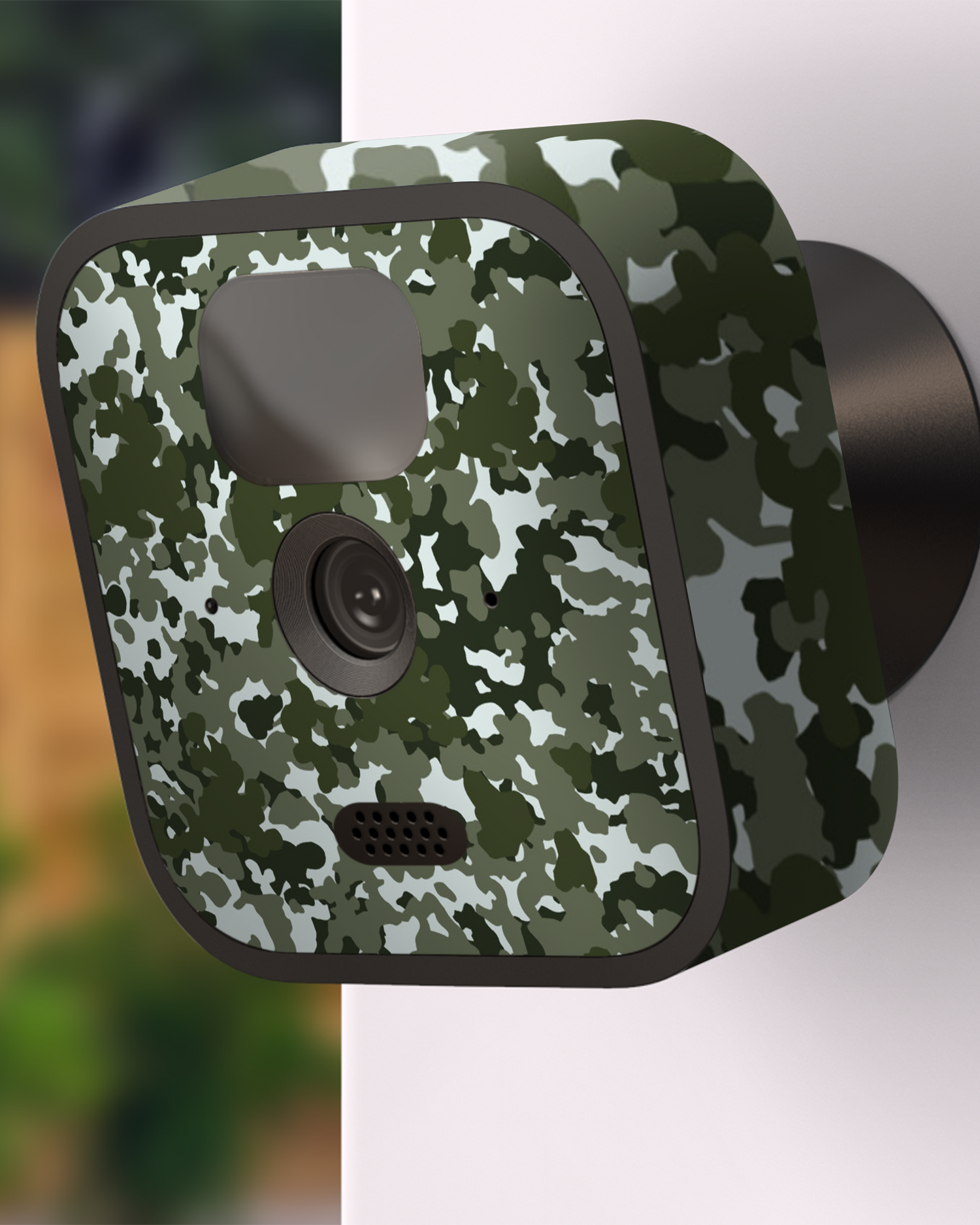 Speckled Green Camo Kamera Aufkleber Blink Outdoor (2020) an Außenwand angebracht