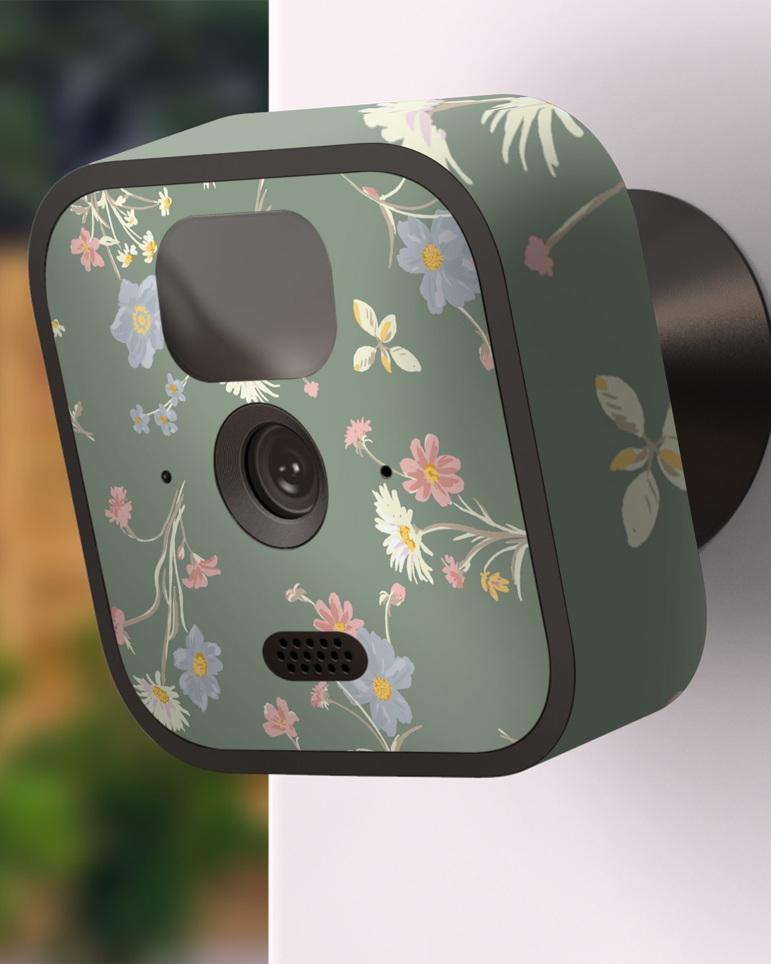 Wild Flower Sprigs Kamera Aufkleber Blink Outdoor (2020) an Außenwand angebracht