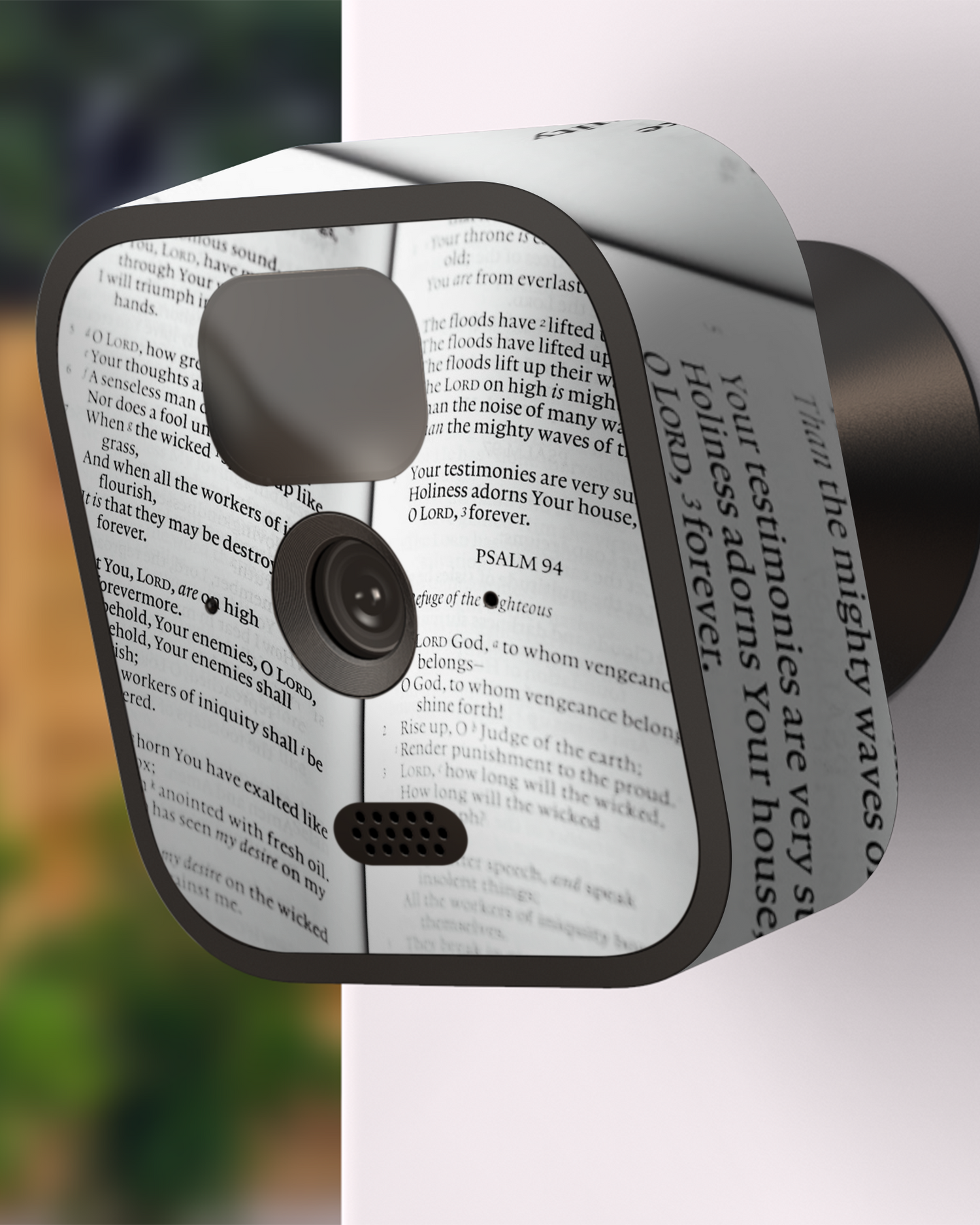 Bible Verse Kamera Aufkleber Blink Outdoor (2020) an Außenwand angebracht