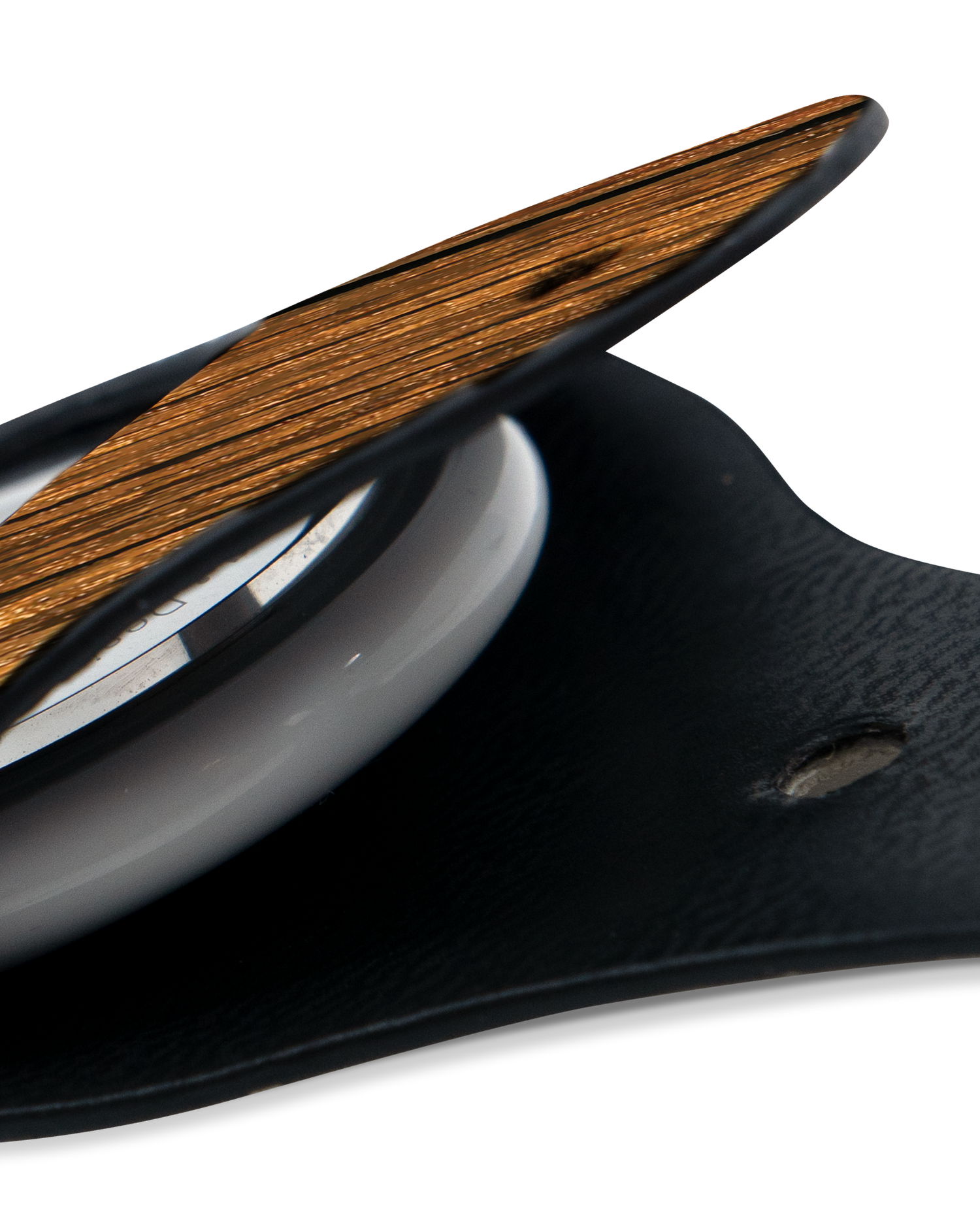 Close-Up: AirTag Anhänger mit Wood Design