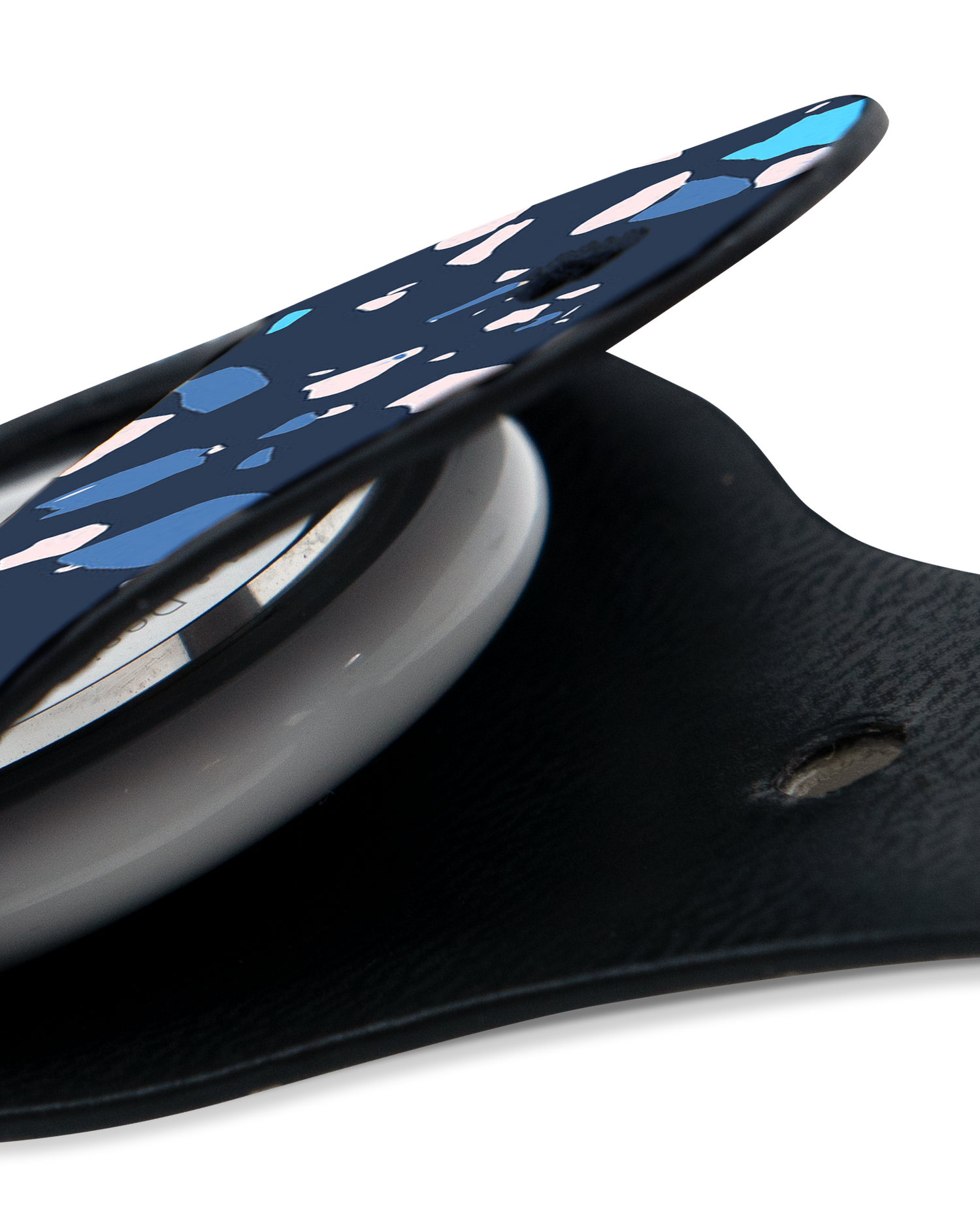 Close-Up: AirTag Anhänger mit Speckled Marble Design