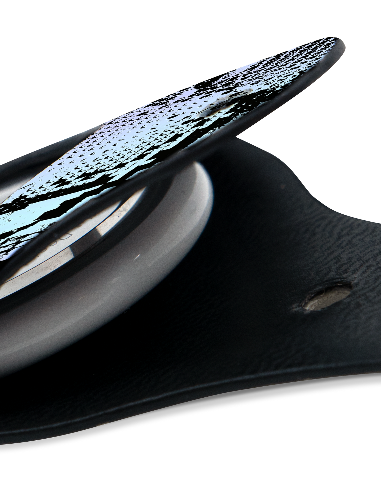 Close-Up: AirTag Anhänger mit Groovy Snakeskin Design