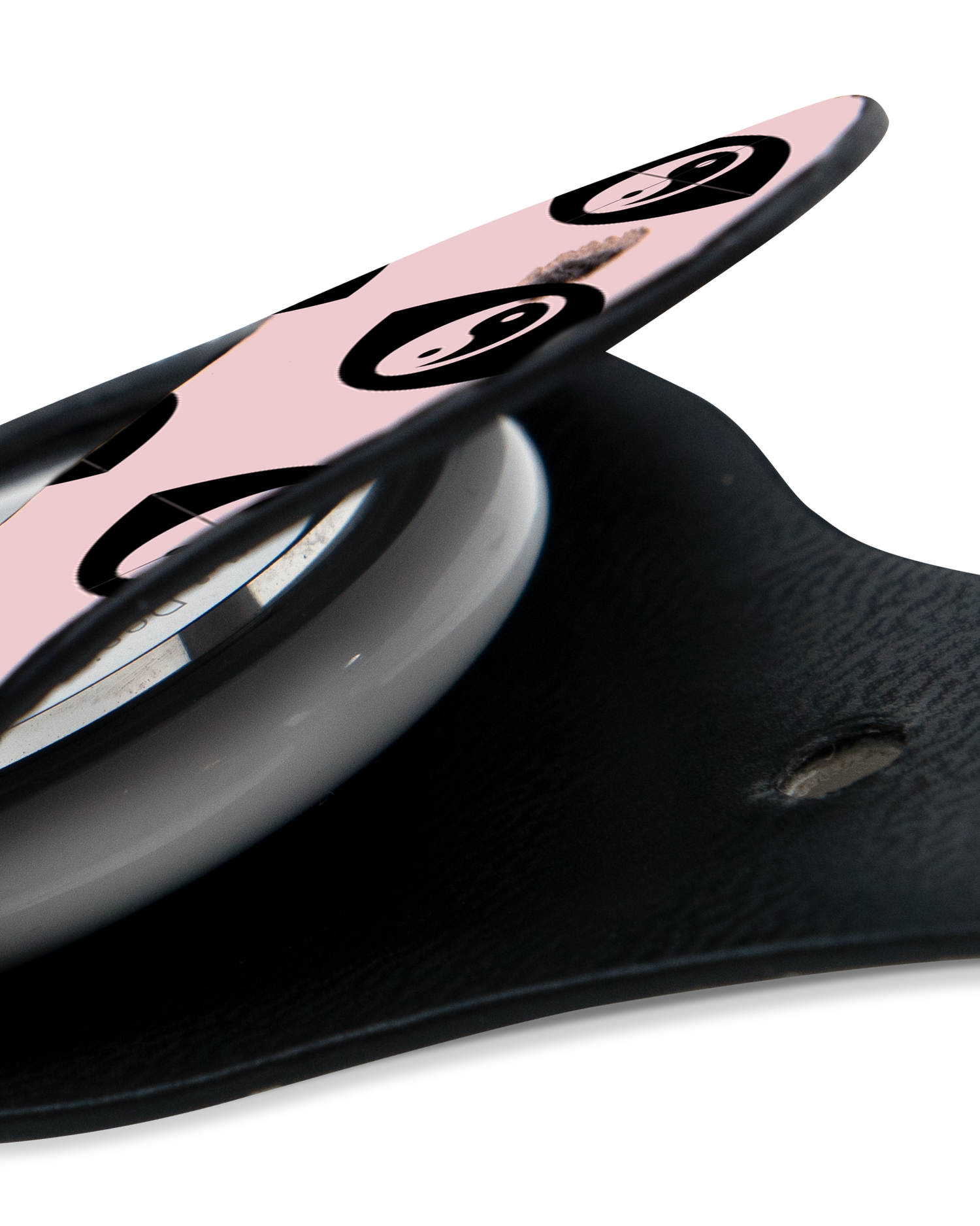 Close-Up: AirTag Anhänger mit Yin Yang Repeat Design