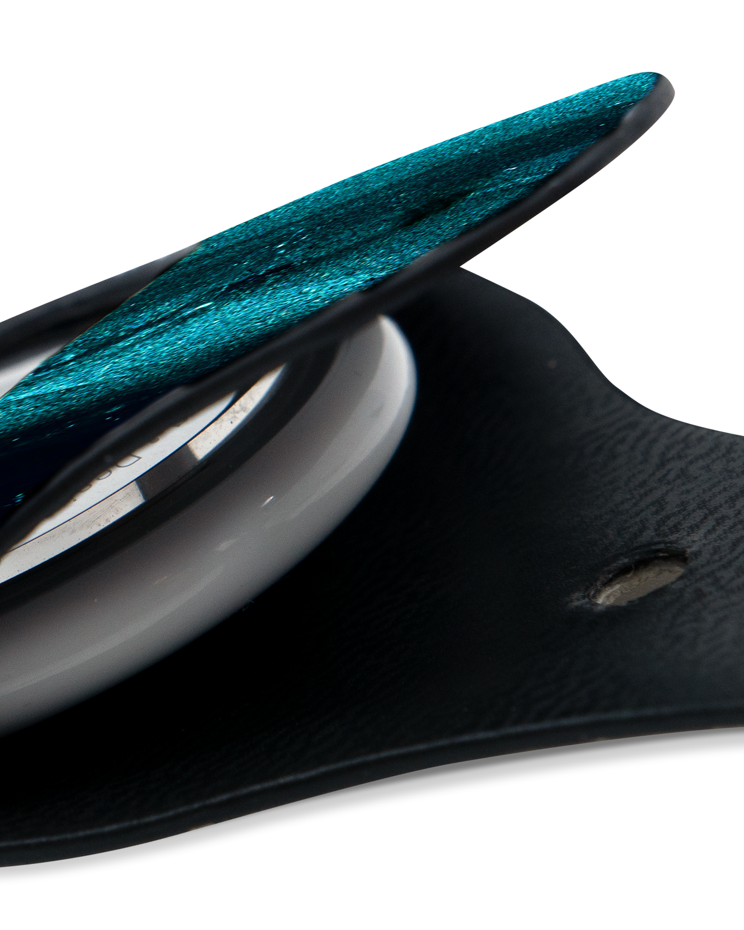 Close-Up: AirTag Anhänger mit Deep Turquoise Sparkle Design