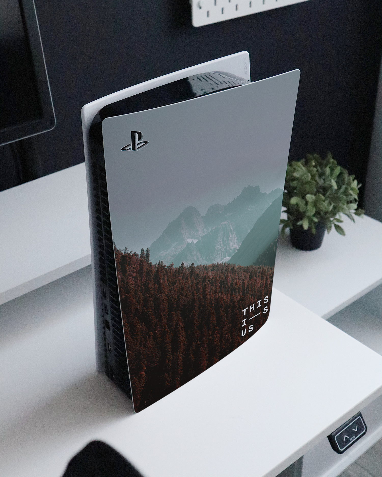 Into the Woods Konsolen Aufkleber für Sony PlayStation 5 Digital Edition auf einem Sideboard