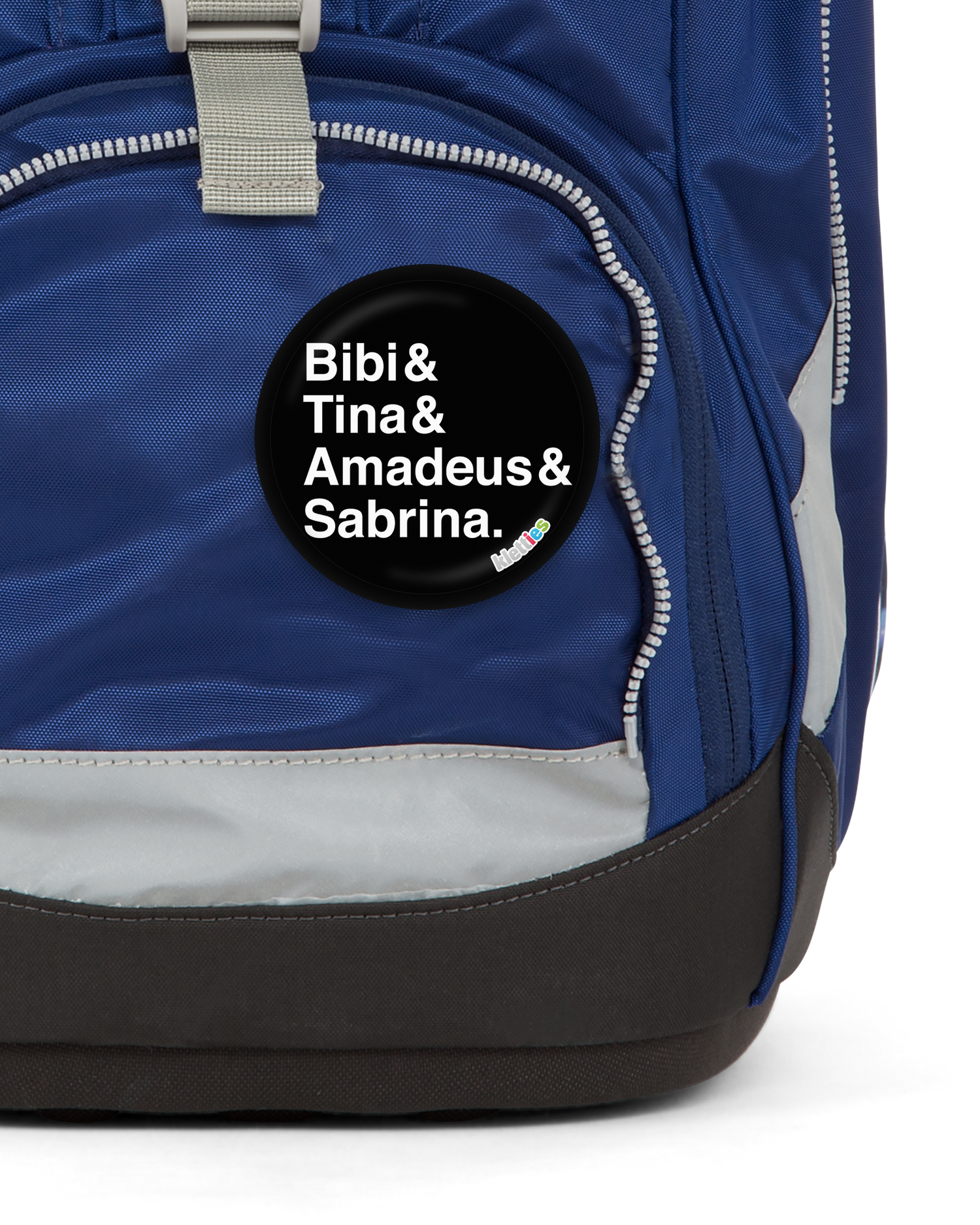 BIBI & TINA & AMADEUS & SABRINA  Klettie: Detailaufnahme am ergobag Rucksack
