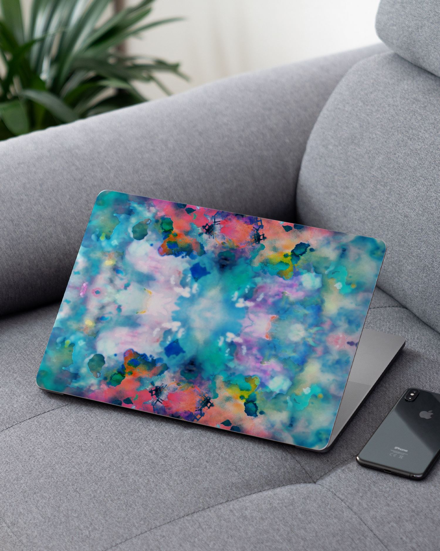 Paint Splatter Laptop Aufkleber für 13 Zoll Apple MacBooks auf dem Sofa