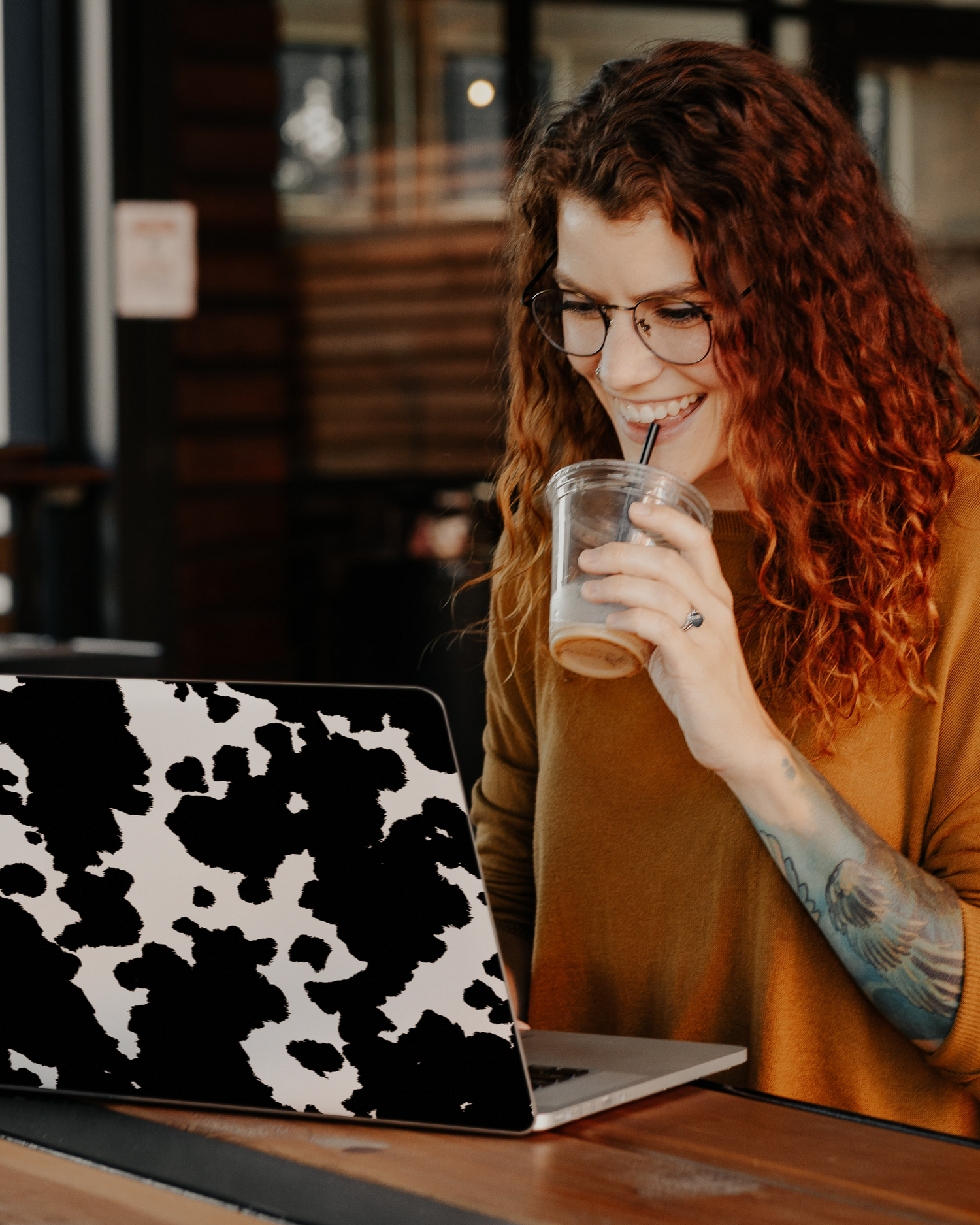 Cow Print Laptop Aufkleber für 13 Zoll Apple MacBooks im Café