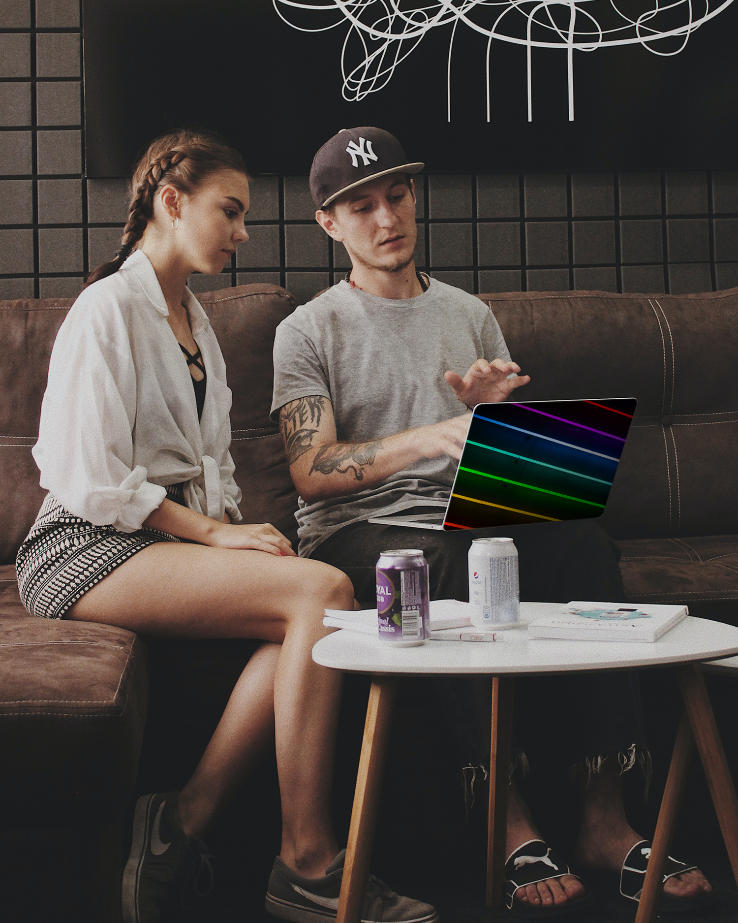 LGBTQ Laptop Aufkleber für 13 Zoll Apple MacBooks bei der Arbeit