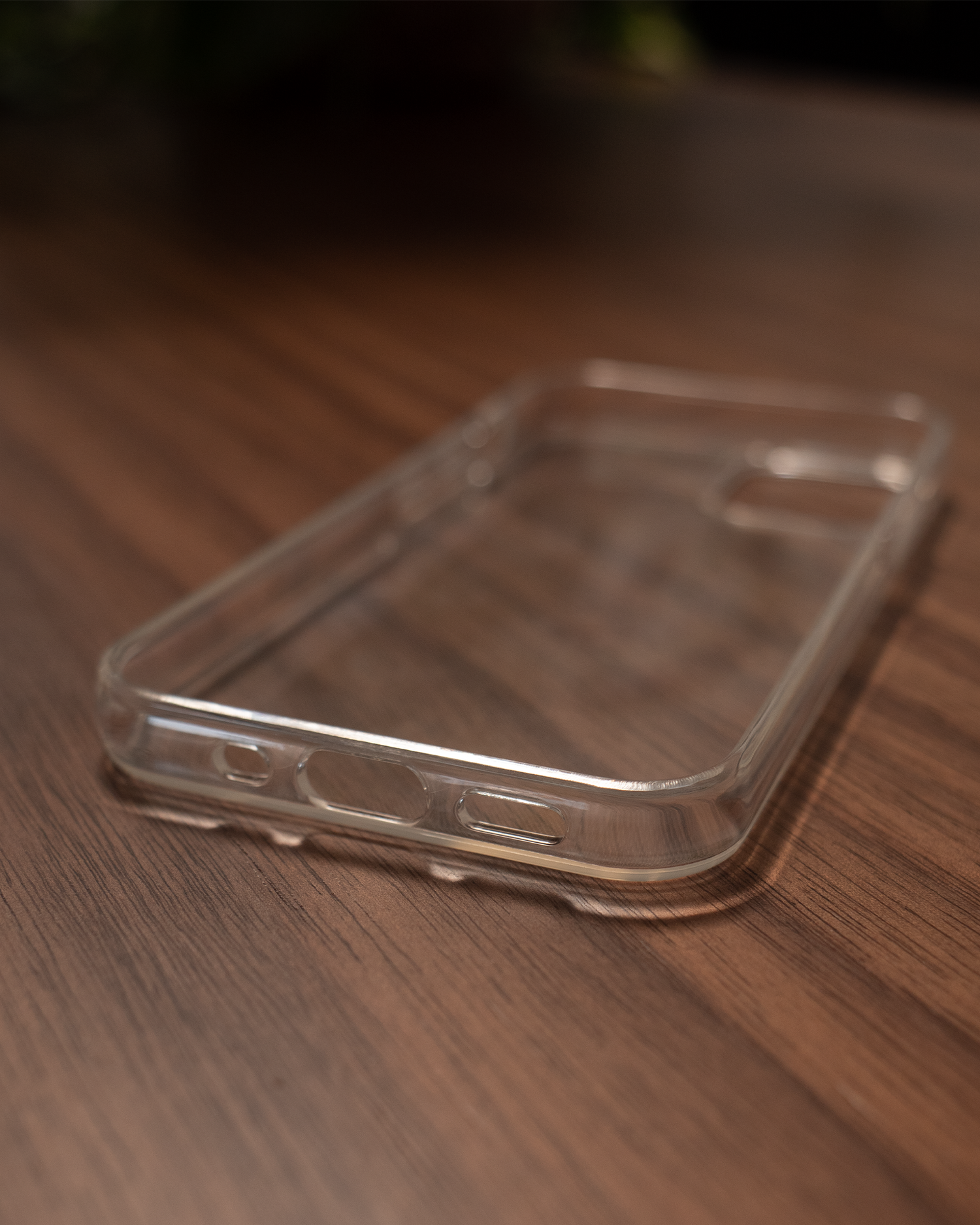 Silikon Handyhülle Apple iPhone 12 mini auf dem Tisch